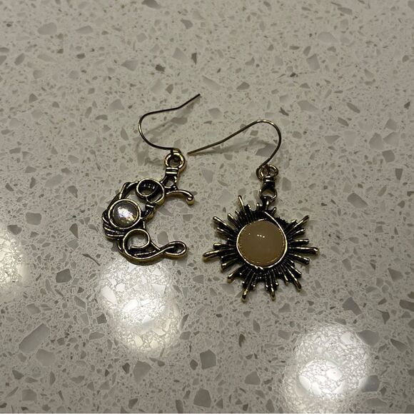 Vintage Bohemian Style Zinc Alloy Sun Moon Stars Asymmetrical Earrings - Picture 7 of 9